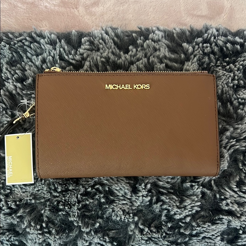 Michael Kors Brown Wallet / Jet Set Leather Smartphone Wristlet